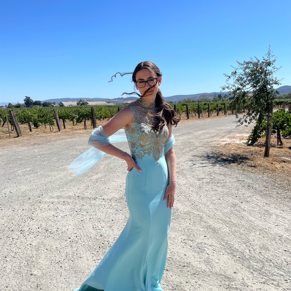 Stunning turquoise dress - Picture 2 of 4